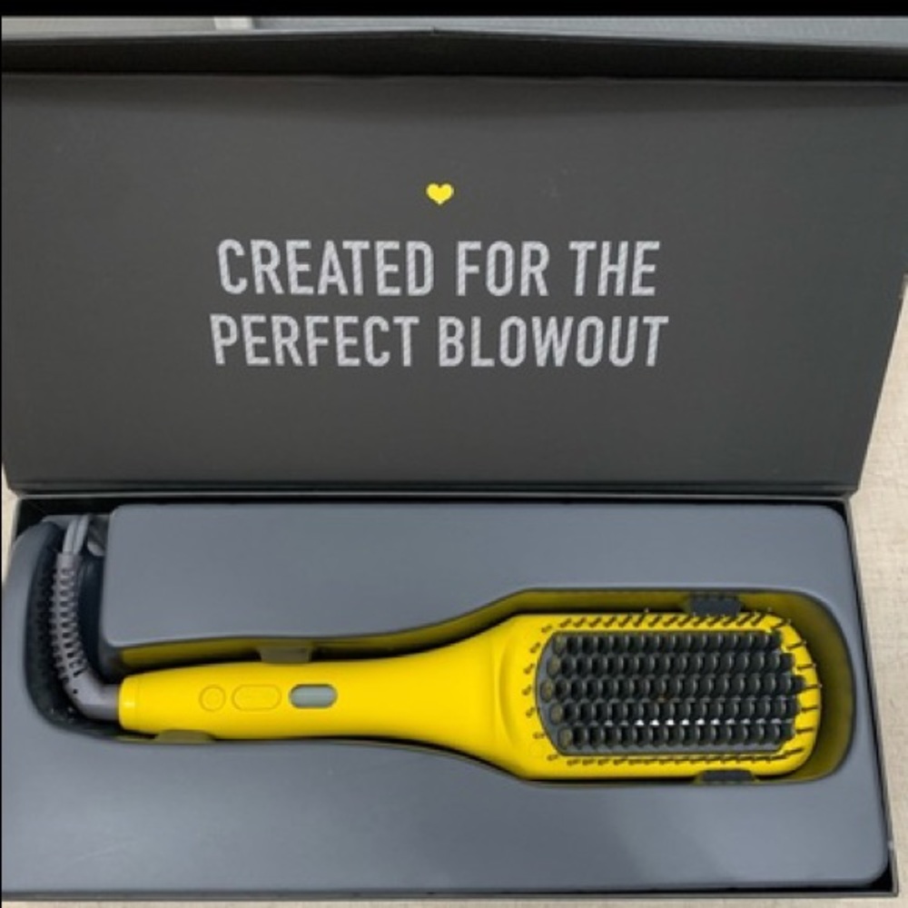 Heated brush straightener